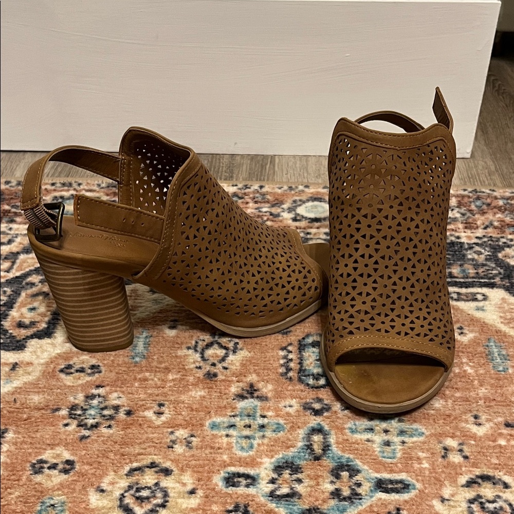 Universal Thread Tan Peep-Toe Heeled Boots